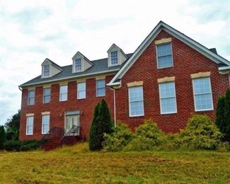 Beautiful Estate Filled with Beautiful Items!