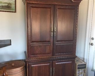 Entertainment Center, Large Basket