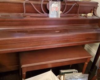 Upright piano
