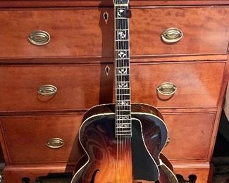 $3,750 - Vintage Gibson L-7 Archtop Acoustic Guitar Sunburst Finish with case - EA5206 (1939)