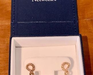 $250 - 20% OFF - yellow gold Tahitian pearl and diamond pendant earrings