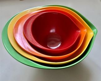$30 - Nesting bowls