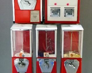 3/2 Combo Vending Machine, 1 50 Cent Toy/Candy, ESD 3 Column Sticker And 3 Oak 25 Cent, On Wheels, No Key