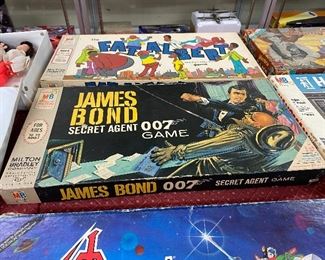 Milton Bradley James Bond 007 Board Game