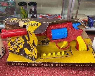 Renwal Western Style Gun in Original Box with Shells