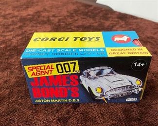 Corgi James Bond Aston Martin D.B.S. in Box