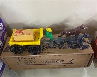 Banner Hay Wagon with Box
