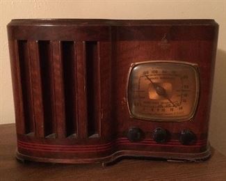 Vintage Emerson Radio. Turns on and makes noise, but is currently not playing music. Some age bumps and scratches.