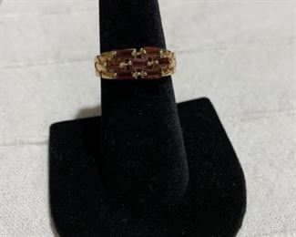 10 k rose gold and ruby ring size 7. Weighs 2.8 g.