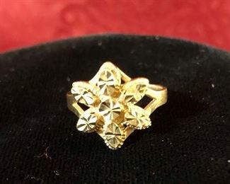 14 K gold snowflake ring. Size 5 1/2 and weighs 2.5 grams. 