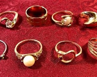Assortment of costume rings. 