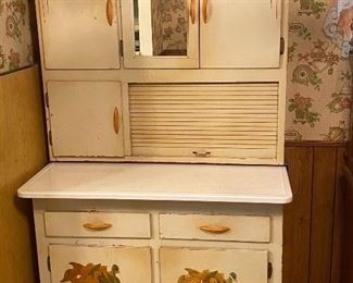 Vtg. Baker’s Dream Pie Cabinet. One cabinet holds flour and includes a built-in sifter underneath. Also includes a cooling rack for pies too.