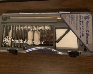 Smith & Wesson Universal cleaning kit for Rifle and Shotgun.
