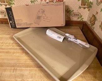 Pampered Chef Lot Includes Cookie Tray, Electric Mandolin, and Measuring Spoon.