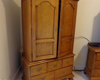 Chest/cabinet to Thomasville bedroom suite.