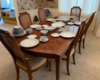 Drexel Heritage Dining Room Table, 6 chairs, two leaves, table pads