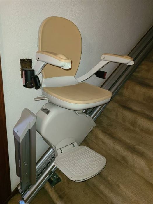 Staircase LIFT CHAIR. Made by ACORN. It's Approximately 16 Ft. long