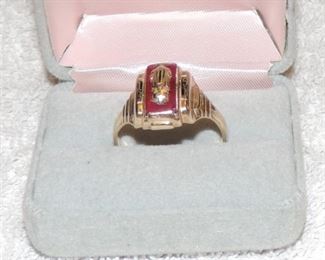 10 Kt Gold College Ring    weighs 8.6 grams