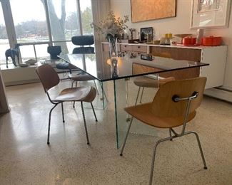 SET OF FOUR VTG CHARLES EAME BY HERMAN MILLER CHAIRS