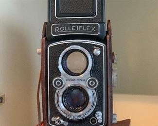 ROLLEIFLEX CAMERA