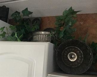 Vintage Jelly Molds and decorative faux Ivy