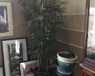 Warner Brothers Portrait series 1,  Warner Brothers Pepe Le Pew by Chuck Jones,  Bill Melendez Diptych Presentation of "Woodstock" from Peanuts,  Unsigned Daffy Duke and Tasmanian Devil