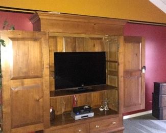 Antique late 19th cent/early 20th cent. Pine Armoire