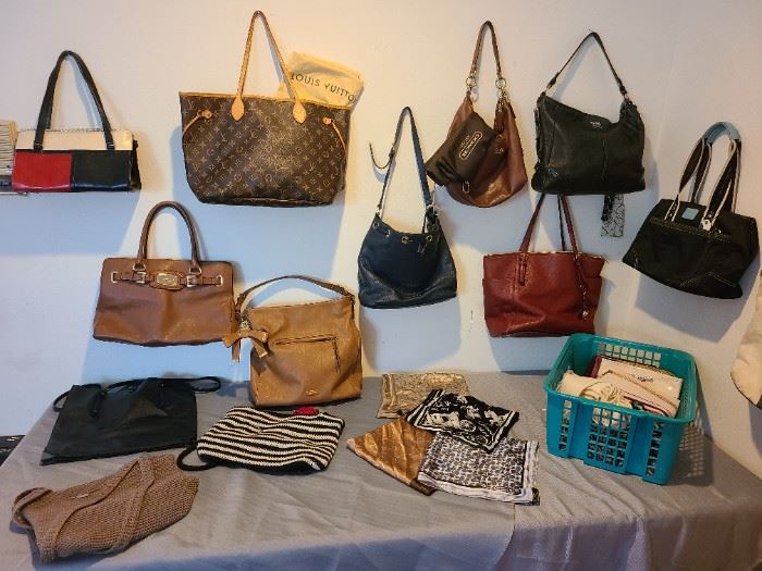 Kate Spade, Louis Vuitton, Michael Kors, Coach, The Sak, Jessica Simpson