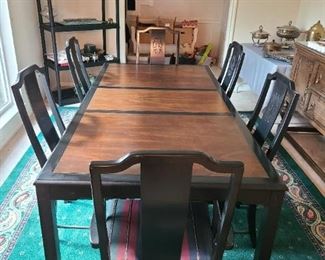 Dining room table w/6 chairs and extra leaf