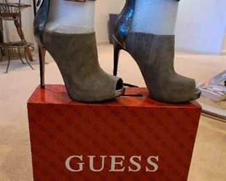 Guess - sz 6 ~ brand new