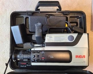 Vintage RCA HQ Pro Edit CC310 video camcorder in case