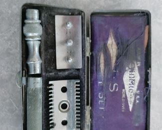 Vintage Gillette Razor in original case