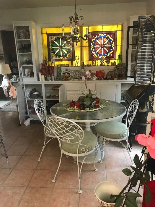 Heavy vintage white iron table with 4 chairs 