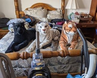 Large Plush Cats @ Bed set