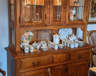 China Cabinet & Lladro figures, Crystal