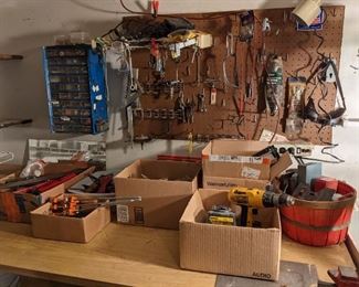 Variousu Garage tools
