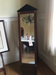 Free-Standing Ethan Allen Mirror  Note:  Missing one medallion on upper right