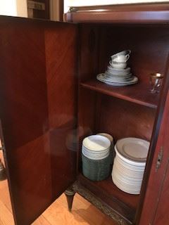Left part of cabinet - adjustable shelves