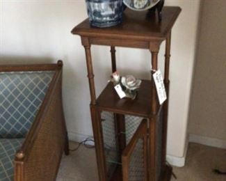 Lighted Curio/Plant Stand