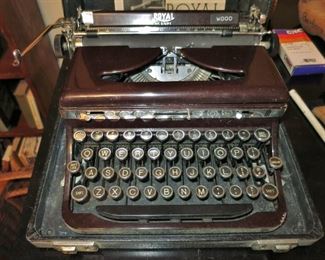 1920's Burgundy enamel Manual Portable Typewriter
