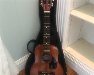 $50 -- Small learn to play guitar.  Excellent condition in carrying case.  
