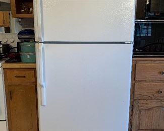 #76 Hotpoint Refrigerator w/ice maker                            Model #HTS22GBMBRWW   $150