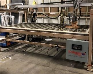 Erdman Model H4896RB (Series H1000) Hand Assist Sealant Applicator Approx. 6' X 10'