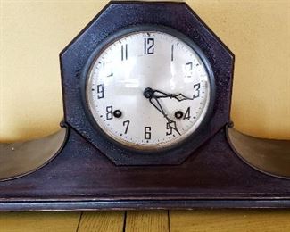 Key wind mantle clock