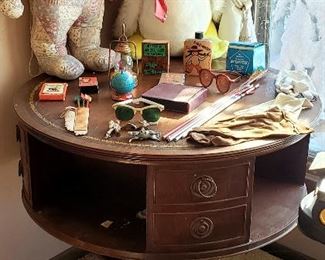 Pedestal lamp table, stuffed critters & collectibles