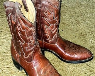 Pair men's 10 1/2 boots