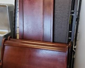 Daybed w 2 Twin Mattresses