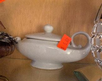 Ceramic gravy server