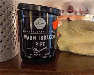 Warm tobacco pipe candle