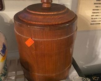 Wooden bucket